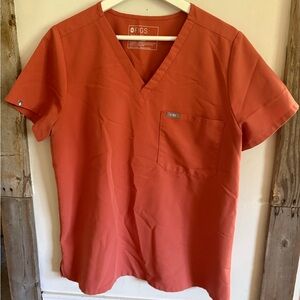 Figs Women’s Short Sleeve V-Neck in Coral